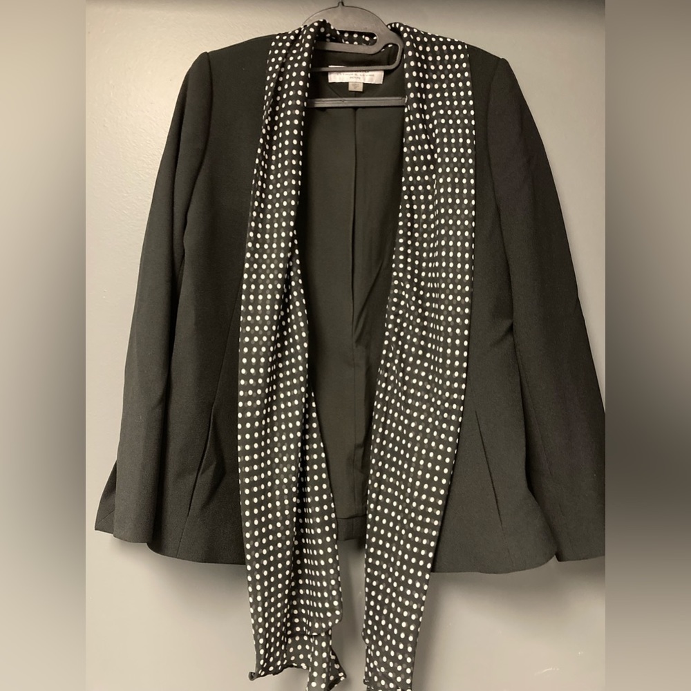 💛TODAY***$29***Tahari Arthur S. Levine Petites black blazer. Looks New!!!